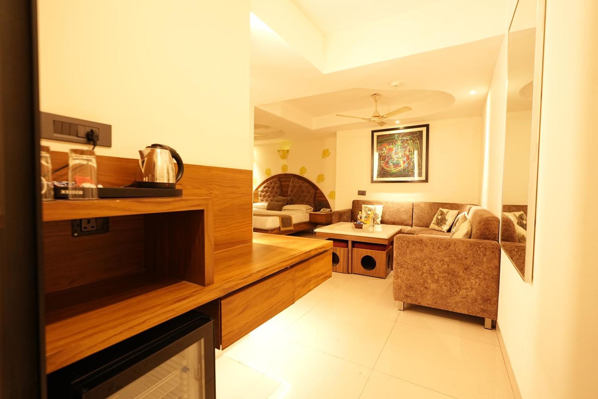 Empire Suites, Yeni Delhi Dış mekan fotoğraf