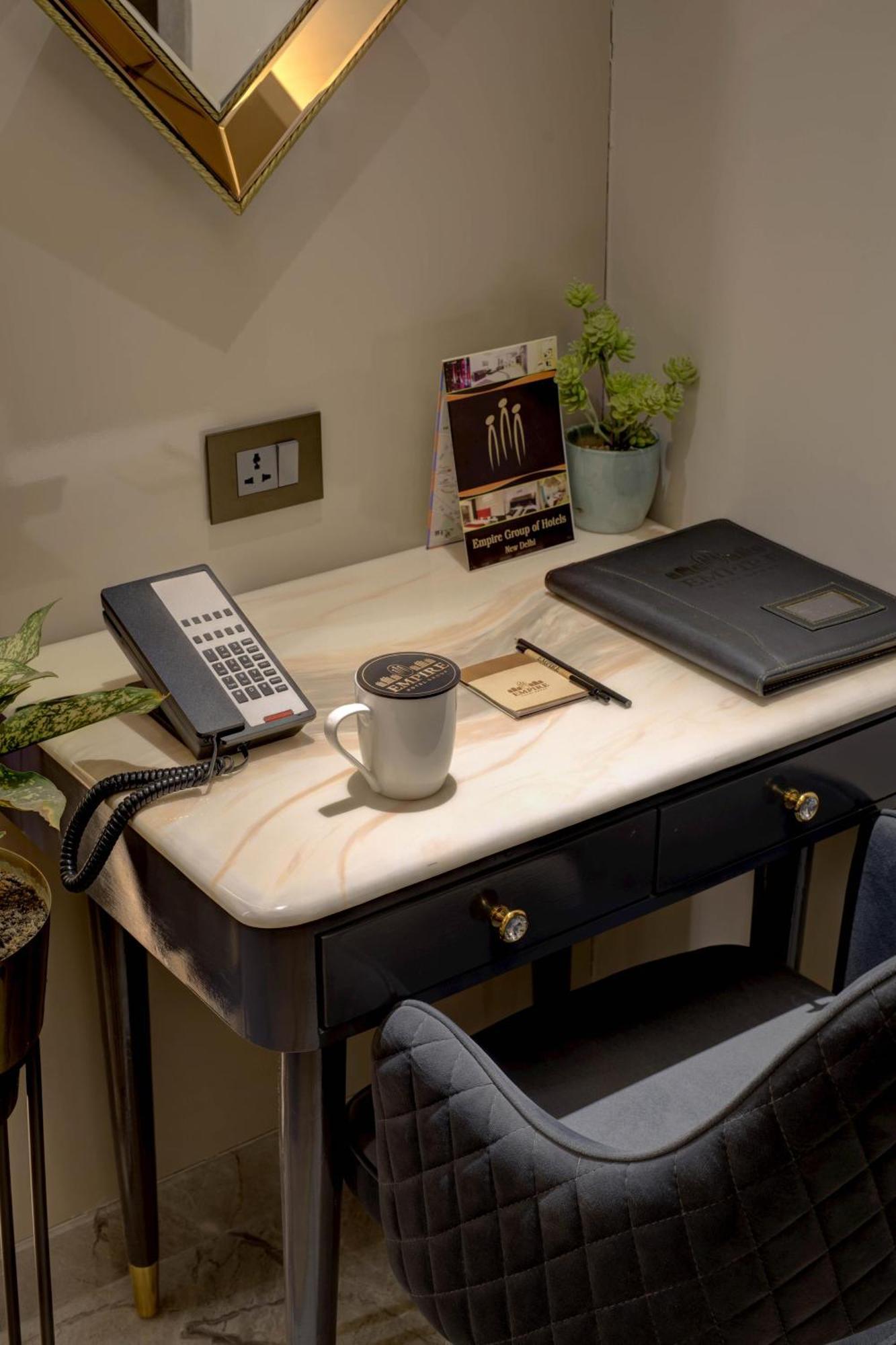 Empire Suites, Yeni Delhi Dış mekan fotoğraf