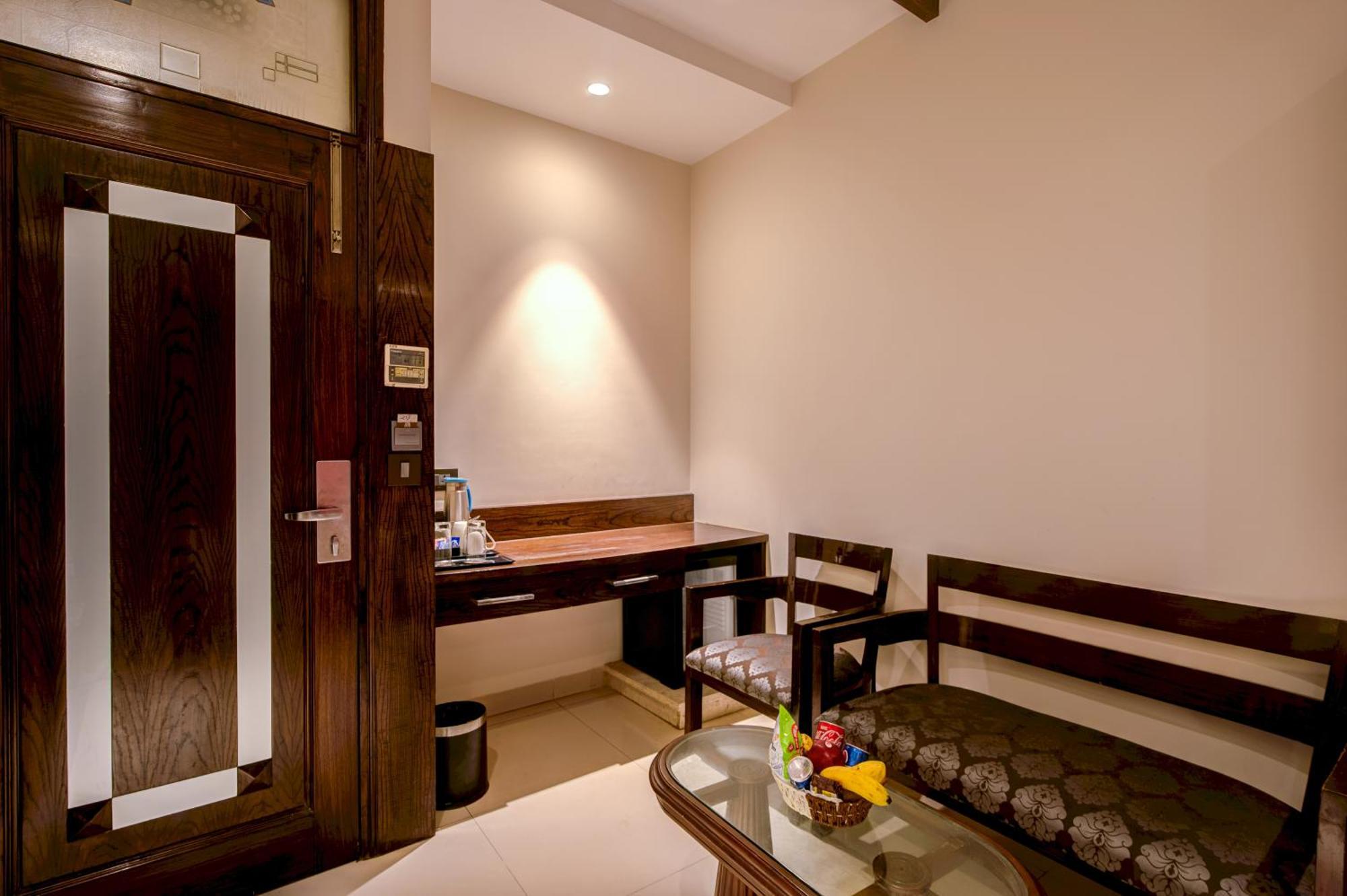 Empire Suites, Yeni Delhi Dış mekan fotoğraf