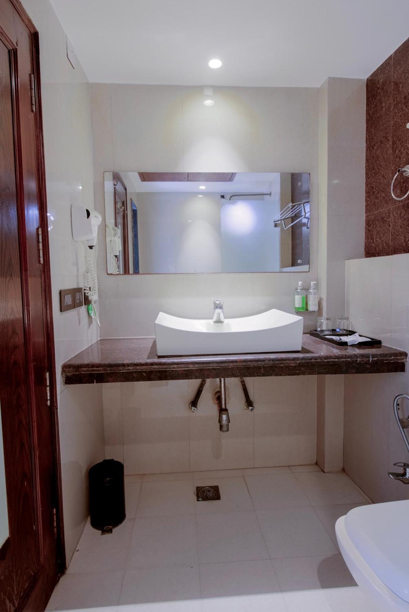 Empire Suites, Yeni Delhi Dış mekan fotoğraf