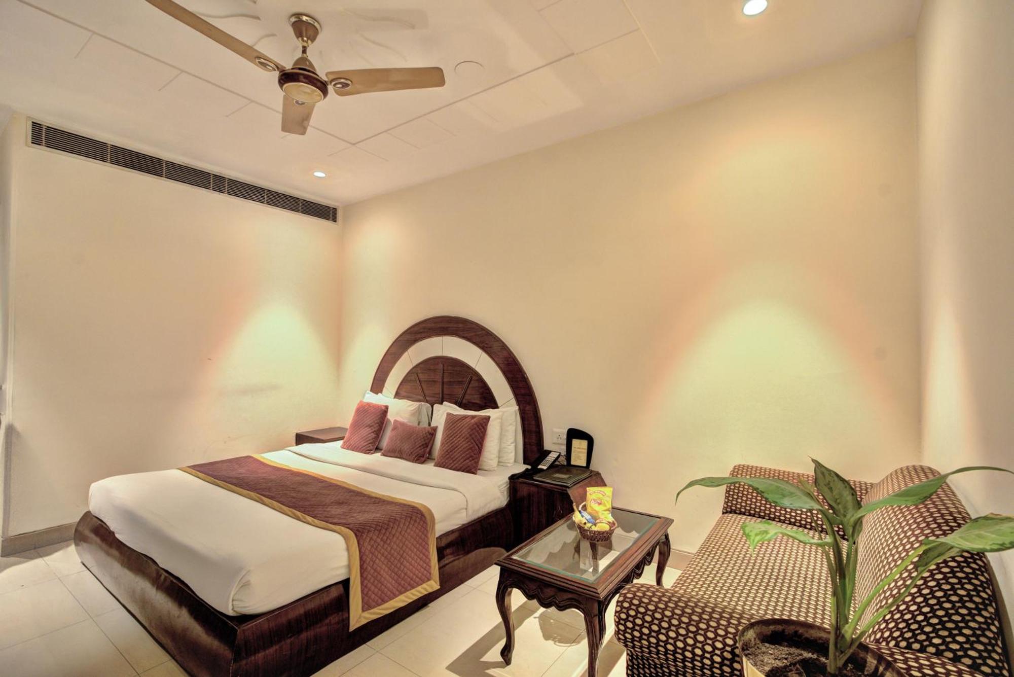 Empire Suites, Yeni Delhi Dış mekan fotoğraf